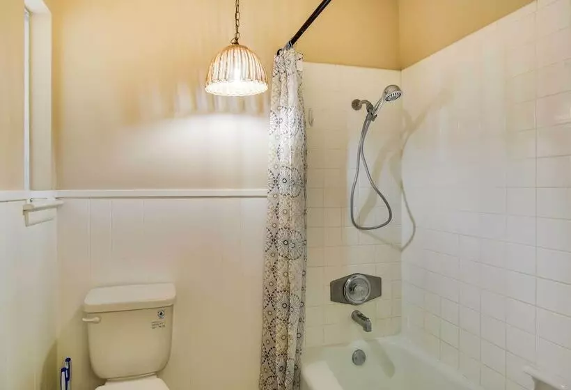 San Antonio Home: Near Nature, Parks & Trails