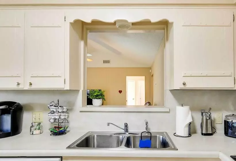 San Antonio Home: Near Nature, Parks & Trails