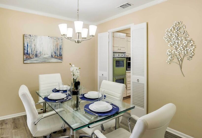 San Antonio Home: Near Nature, Parks & Trails