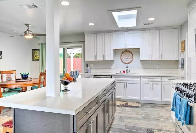 San Marcos Home W/ Patio & Grill   Walk To Lake!