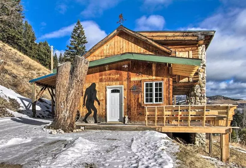 Sasquatch Inn  Retreat Near Fishing & Hunting!