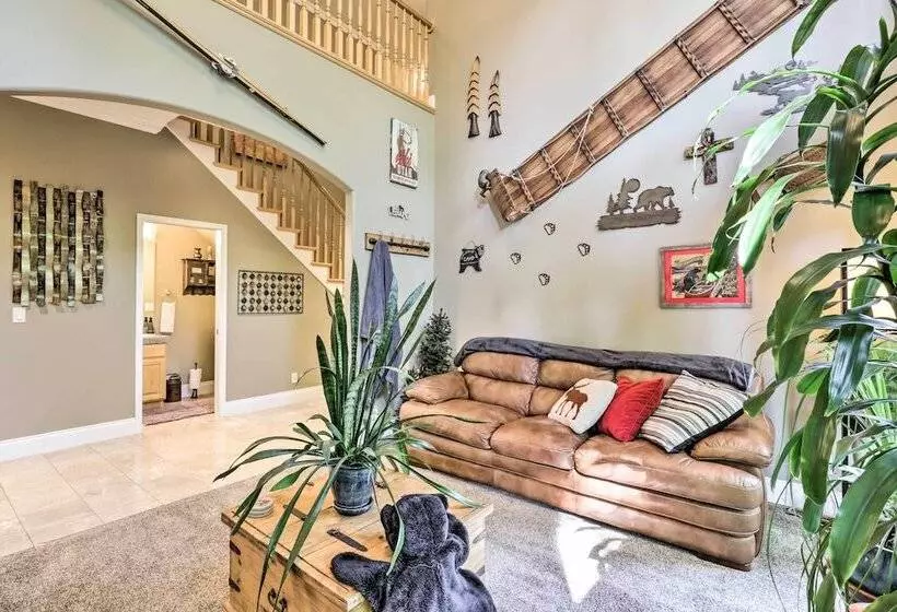 Secluded Home W/ Hot Tub & Mountain Views!