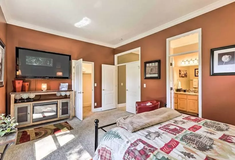 Secluded Home W/ Hot Tub & Mountain Views!