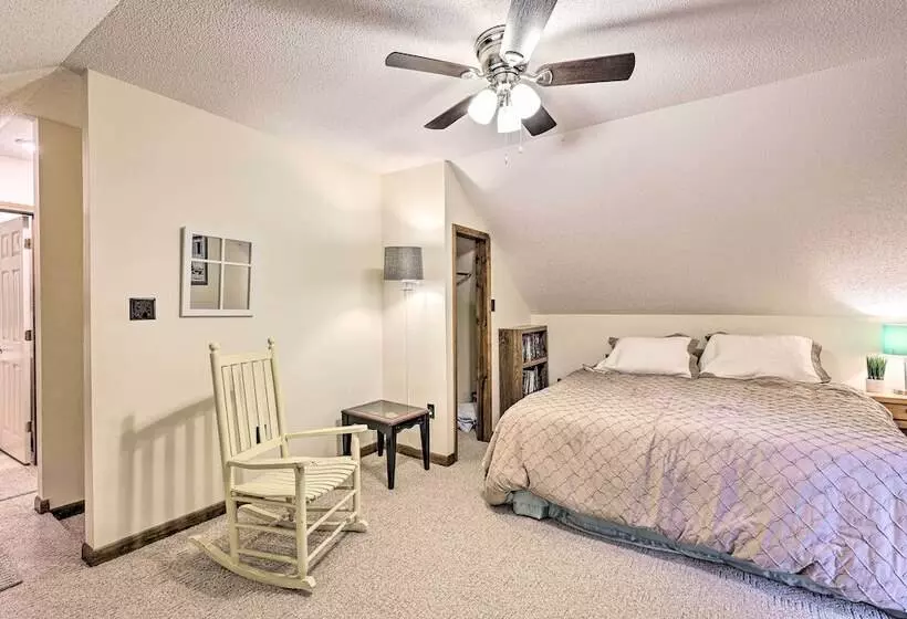 The Chalet Retreat Cabin Across From Creek!