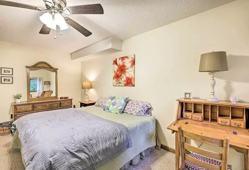 The Chalet Retreat Cabin Across From Creek!