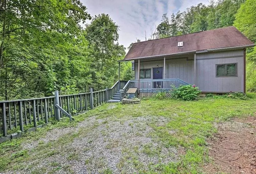 The Chalet Retreat Cabin Across From Creek!