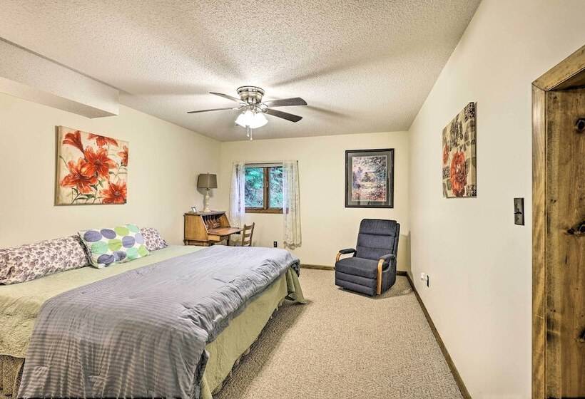 The Chalet Retreat Cabin Across From Creek!