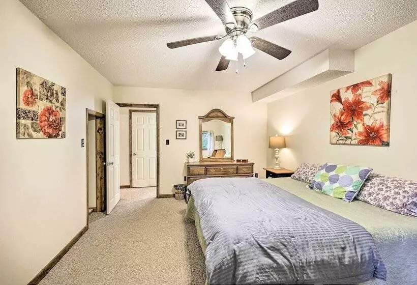 The Chalet Retreat Cabin Across From Creek!