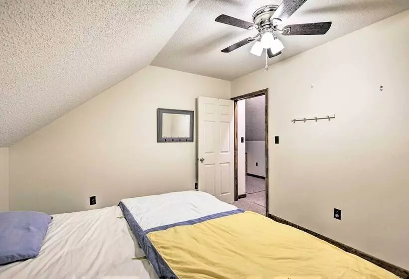 The Chalet Retreat Cabin Across From Creek!