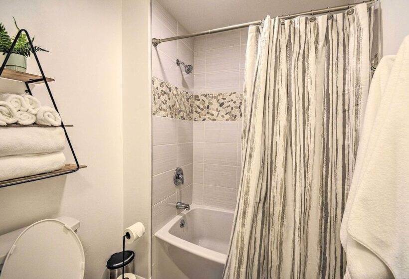 Updated Port Orchard Home, Walk To Waterfront