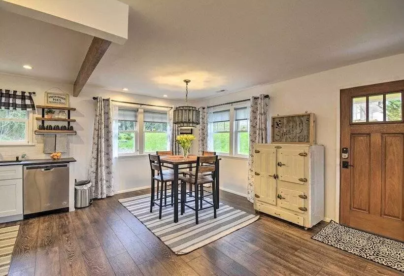 Updated Port Orchard Home, Walk To Waterfront