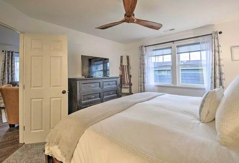 Updated Port Orchard Home, Walk To Waterfront