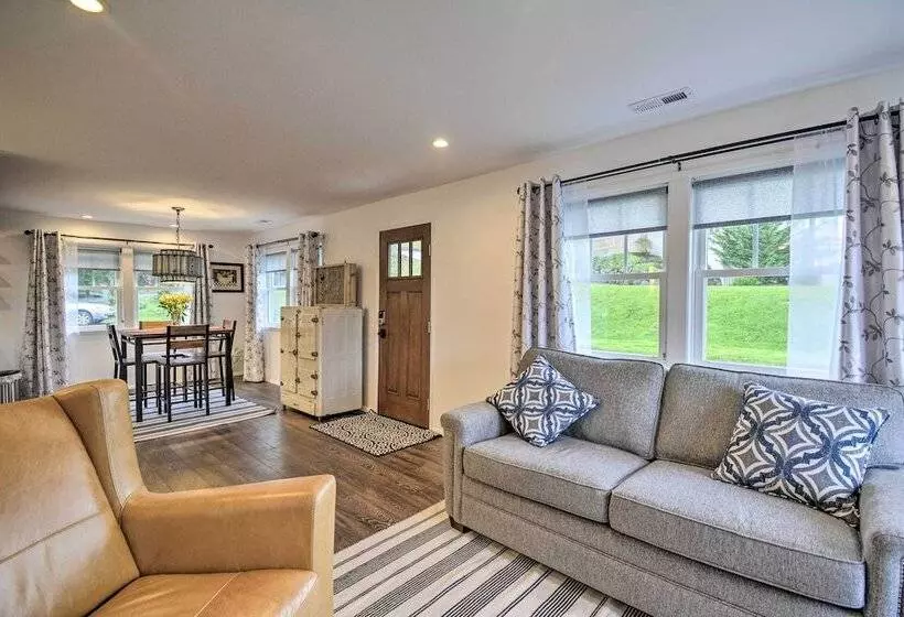 Updated Port Orchard Home, Walk To Waterfront