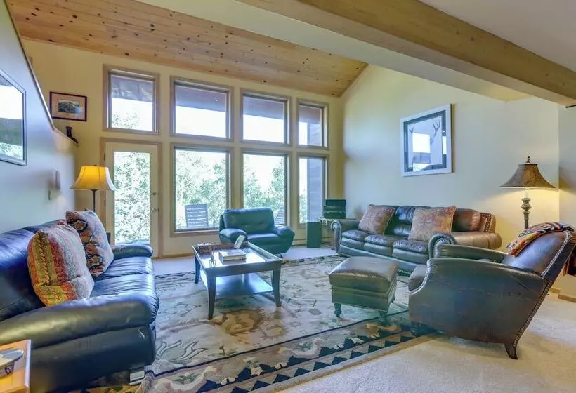 Vail  Treehouse  + Hot Tub, Sauna & Mtn Views