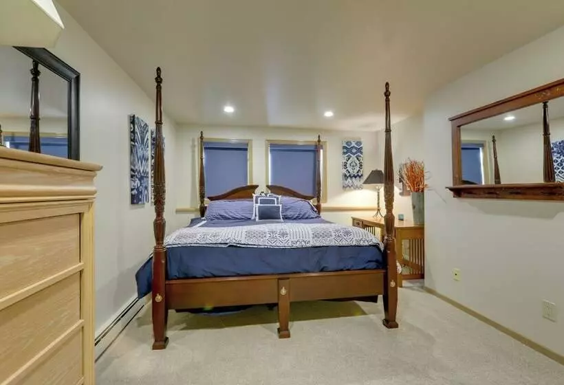 Vail  Treehouse  + Hot Tub, Sauna & Mtn Views