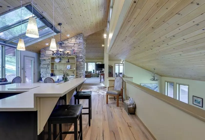 Vail  Treehouse  + Hot Tub, Sauna & Mtn Views