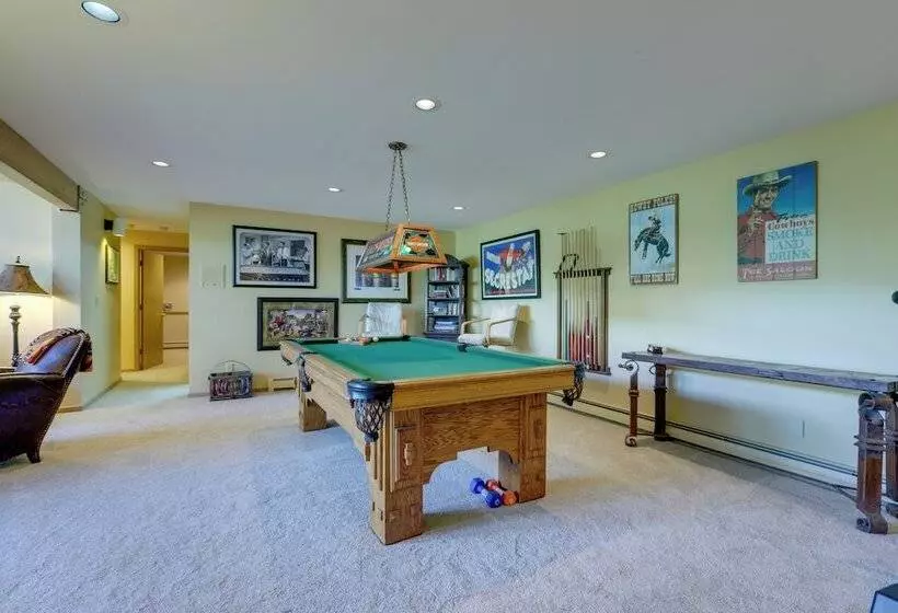 Vail  Treehouse  + Hot Tub, Sauna & Mtn Views