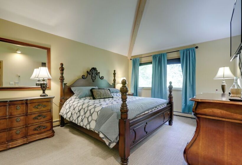 Vail Treehouse + Hot Tub, Sauna & Mtn Views