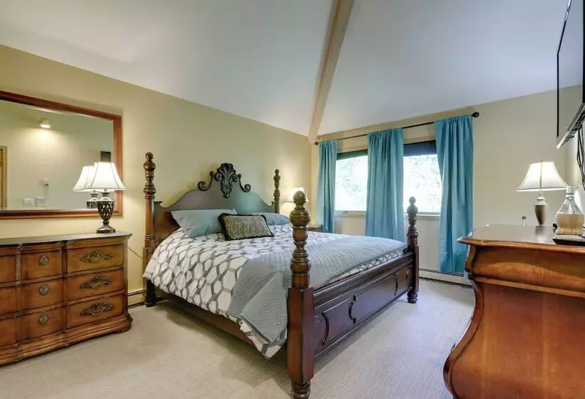 Vail  Treehouse  + Hot Tub, Sauna & Mtn Views