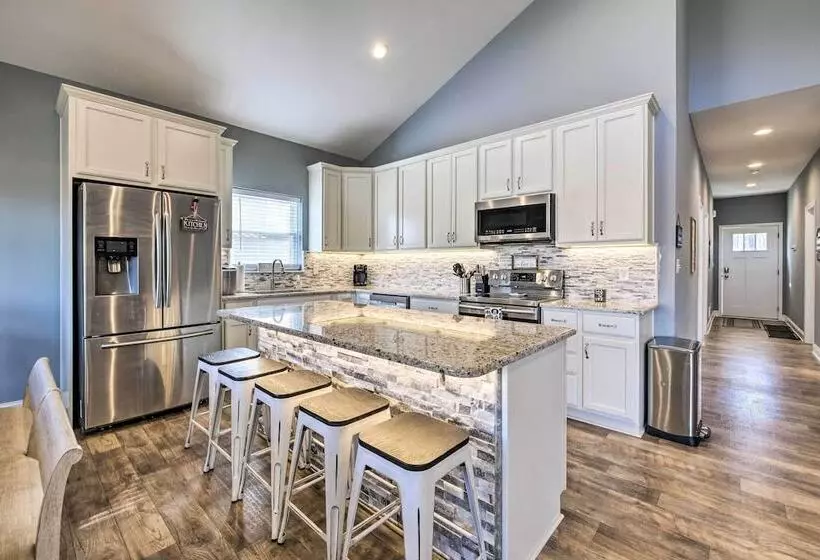 Waterfront Home On Lake Milton: Dock, Hot Tub