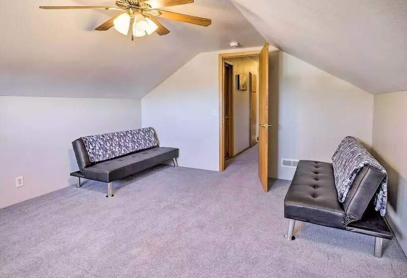 Welcoming Cañon City Abode   Walk To River!