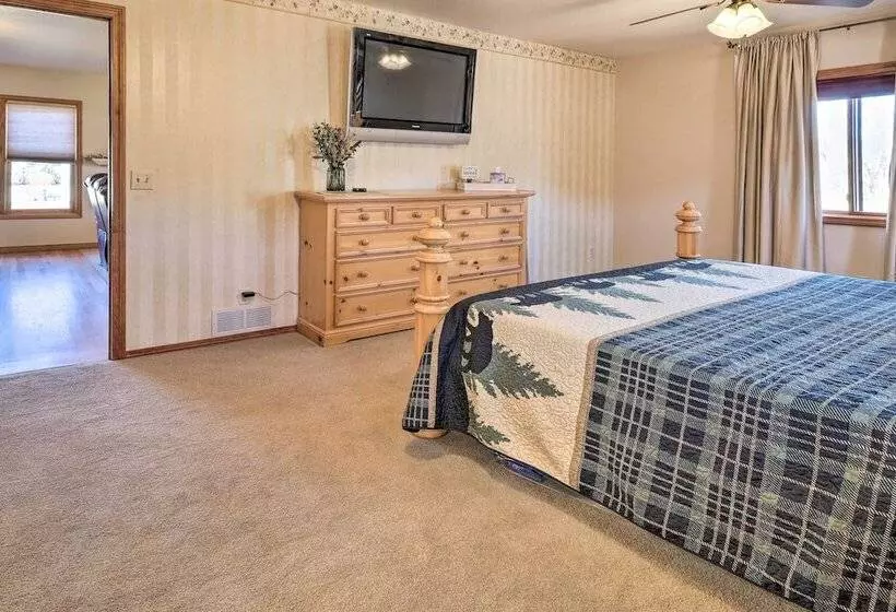 Welcoming Cañon City Abode   Walk To River!