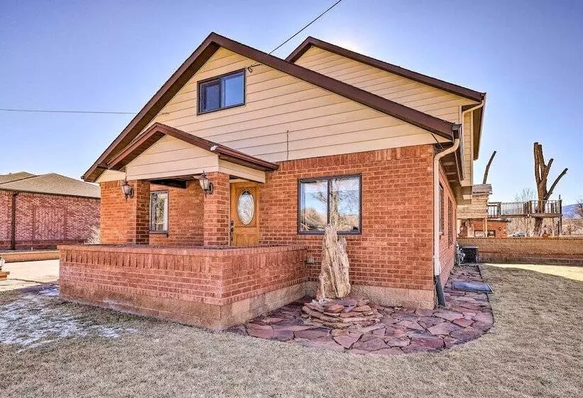 Welcoming Cañon City Abode   Walk To River!