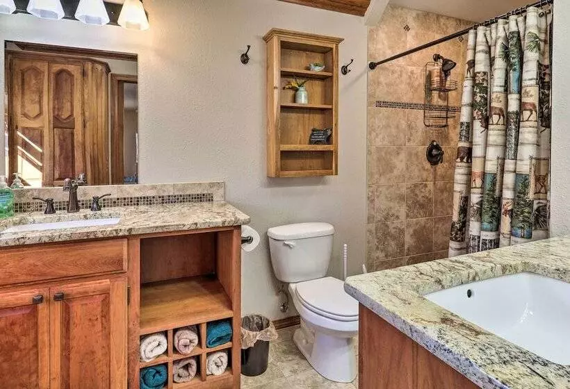 Welcoming Cañon City Abode   Walk To River!