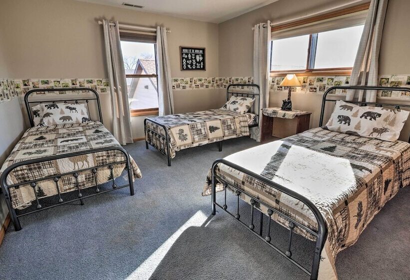 Welcoming Cañon City Abode Walk To River!