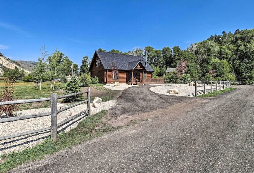 Beautiful Oakley Cabin W/ Private Hot Tub & Views!