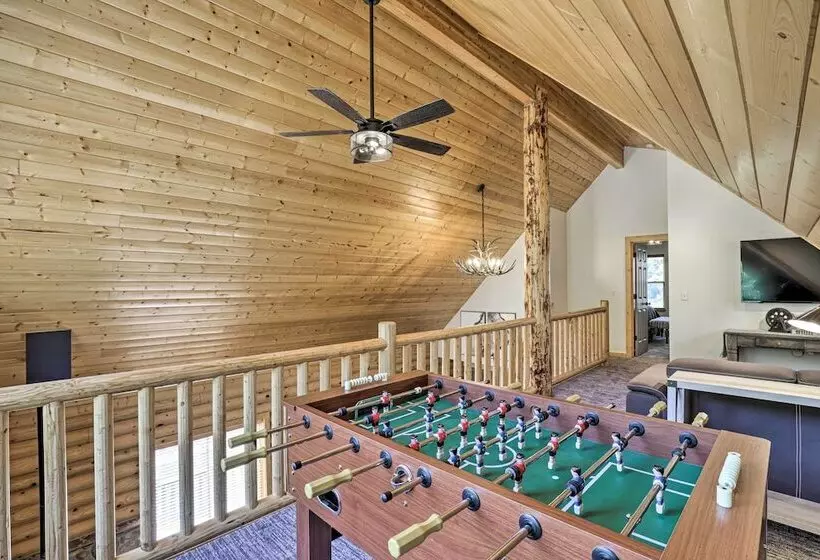 Beautiful Oakley Cabin W/ Private Hot Tub & Views!