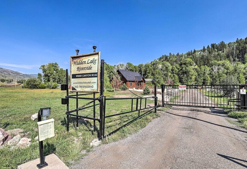 Beautiful Oakley Cabin W/ Private Hot Tub & Views!