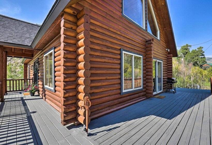 Beautiful Oakley Cabin W/ Private Hot Tub & Views!