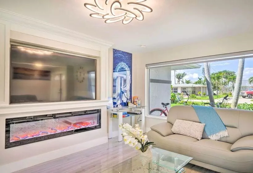 Outdoor Entertainment Oasis: Cape Coral Home