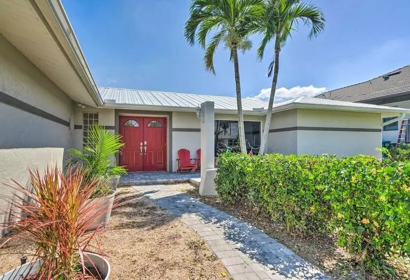 Outdoor Entertainment Oasis: Cape Coral Home