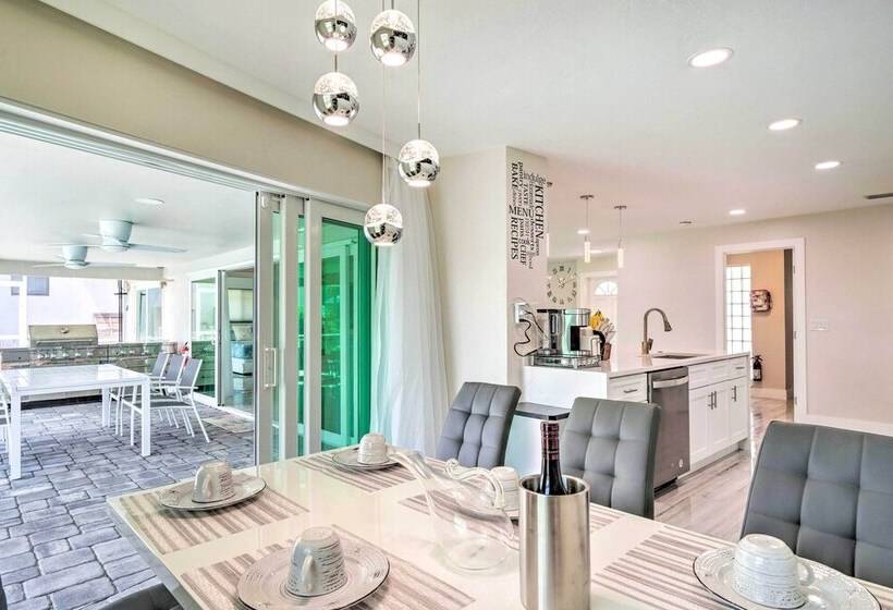 Outdoor Entertainment Oasis: Cape Coral Home