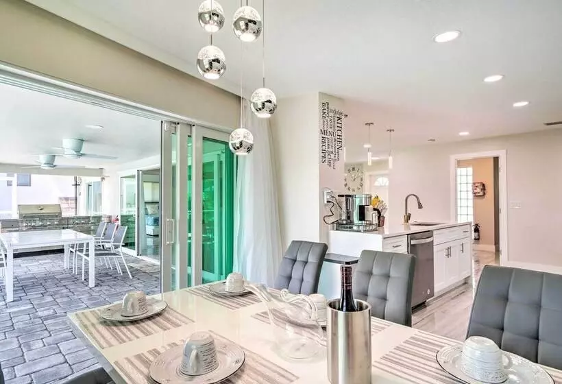 Outdoor Entertainment Oasis: Cape Coral Home