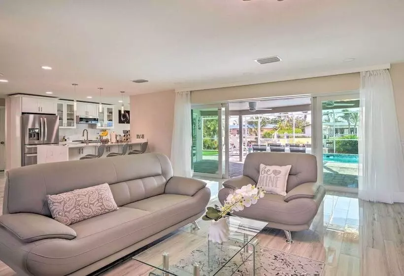 Outdoor Entertainment Oasis: Cape Coral Home