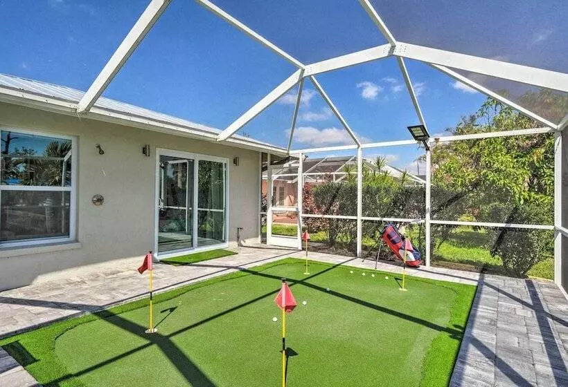 Outdoor Entertainment Oasis: Cape Coral Home