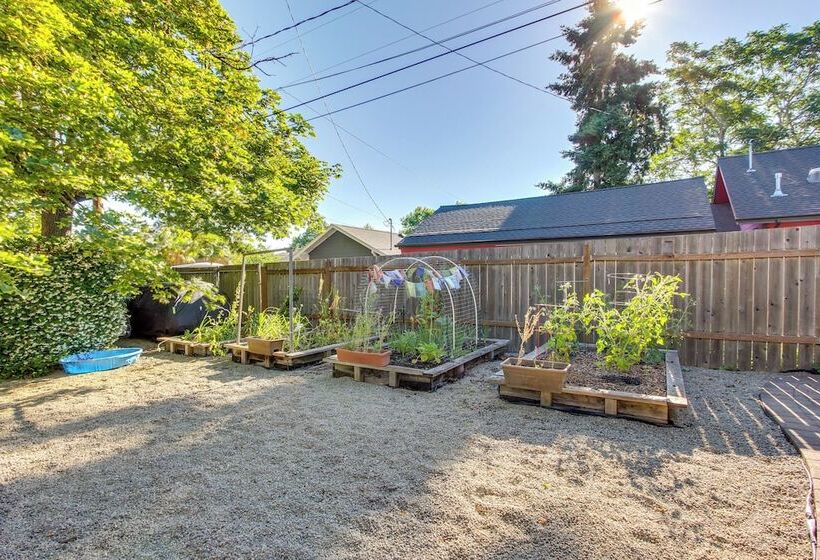 Charming Eugene Vacation Home: 1 Mi To Dtwn!