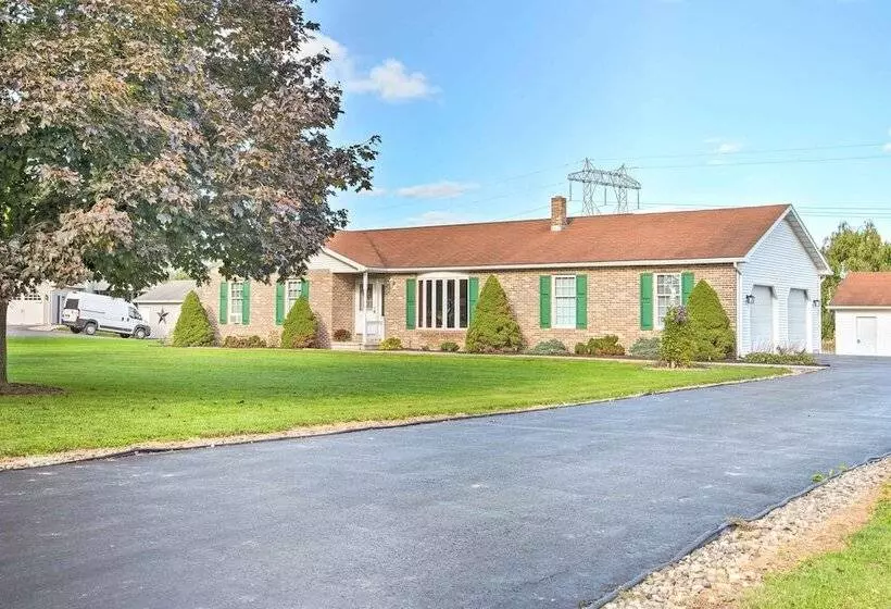 Charming Lewisburg Home W/ Hot Tub & Games!