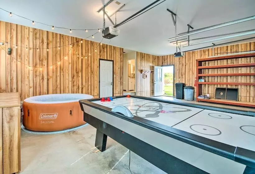 Charming Lewisburg Home W/ Hot Tub & Games!