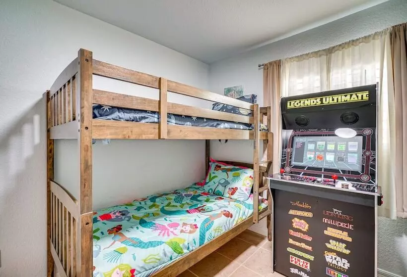 Chic Cape Coral Oasis W/ Pool: 5 Mi To Beach!