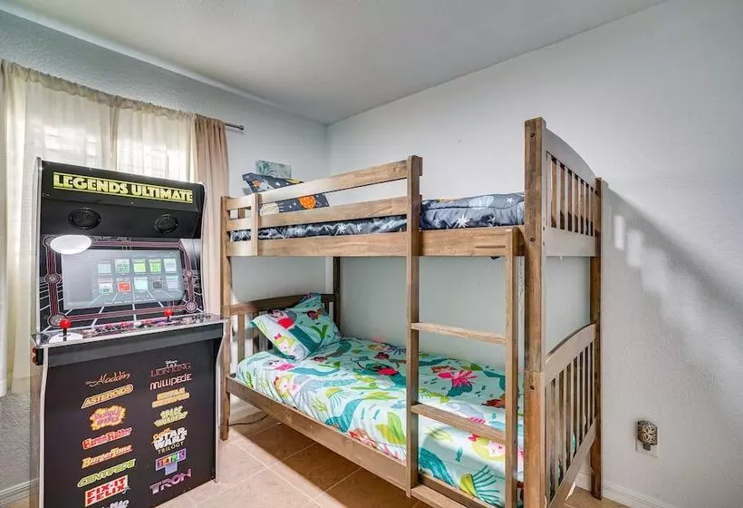 Chic Cape Coral Oasis W/ Pool: 5 Mi To Beach!