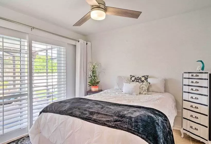 Chic Cape Coral Oasis W/ Pool: 5 Mi To Beach!