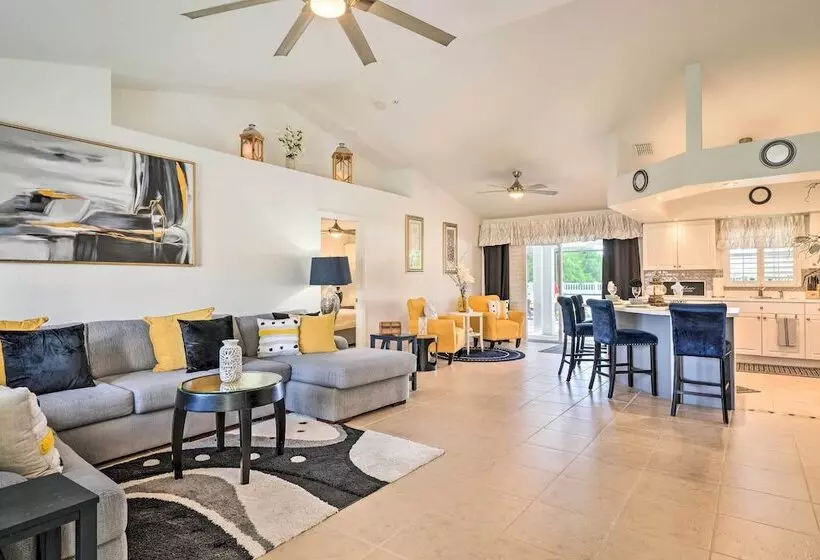 Chic Cape Coral Oasis W/ Pool: 5 Mi To Beach!