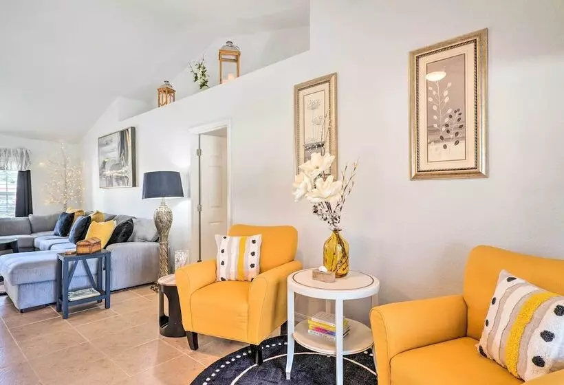 Chic Cape Coral Oasis W/ Pool: 5 Mi To Beach!