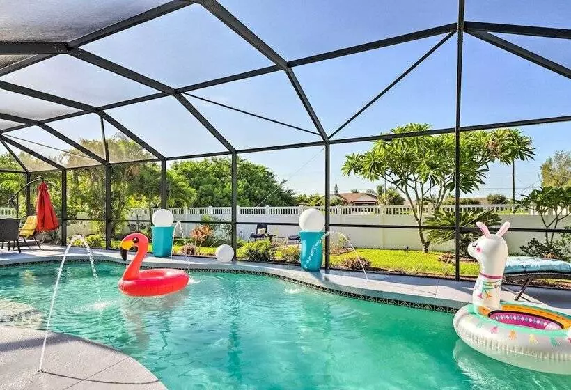 Chic Cape Coral Oasis W/ Pool: 5 Mi To Beach!