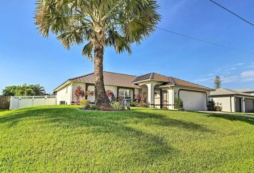 Chic Cape Coral Oasis W/ Pool: 5 Mi To Beach!
