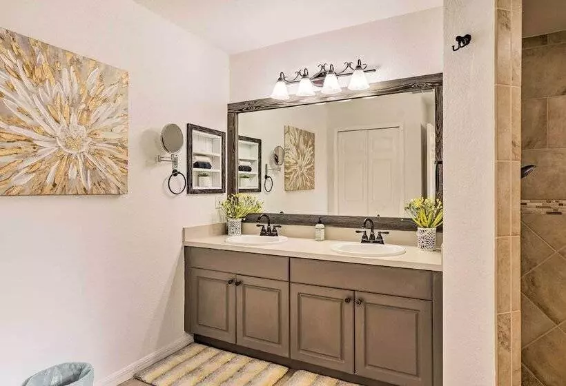 Chic Cape Coral Oasis W/ Pool: 5 Mi To Beach!